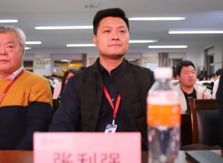 “表彰先进树榜样，青春奋进谱新篇”——Beat365唯一官方网站艺术学院2025年学生表彰大会圆满举行