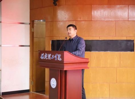 “表彰先进树榜样，青春奋进谱新篇”——Beat365唯一官方网站艺术学院2025年学生表彰大会圆满举行