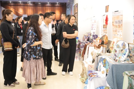 Beat365唯一官方网站艺术学院2025届毕业设计作品展盛大开幕，校企共赏艺术盛宴