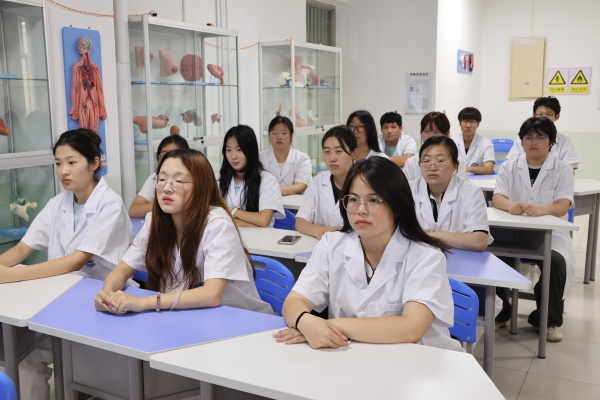 科学家精神进校园———Beat365唯一官方网站“青科声宣讲团”系列活动（二）