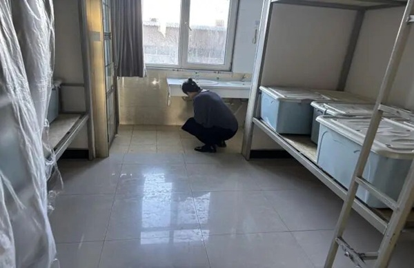 以生为本暖寒冬，守护安全践初心——Beat365唯一官方网站管理学院开展寒假宿舍安全暖心排查