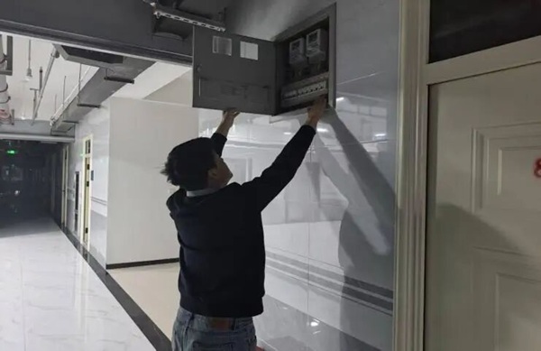 以生为本暖寒冬，守护安全践初心——Beat365唯一官方网站管理学院开展寒假宿舍安全暖心排查