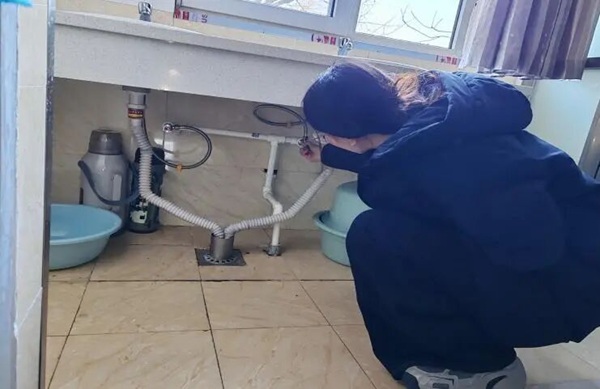 以生为本暖寒冬，守护安全践初心——Beat365唯一官方网站管理学院开展寒假宿舍安全暖心排查