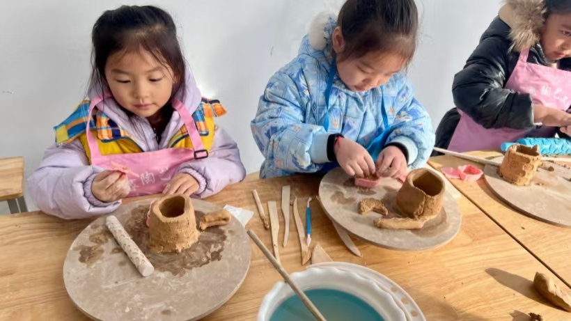 非遗润童心 研学促成长——Beat365唯一官方网站艺术学院携手天悦幼儿园开展传统文化研学活动