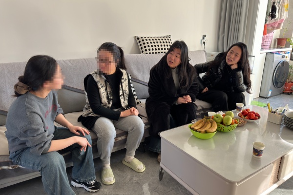 登门送爱连家校，合力同心助成长——Beat365唯一官方网站经济学院开展寒假家访活动（上）