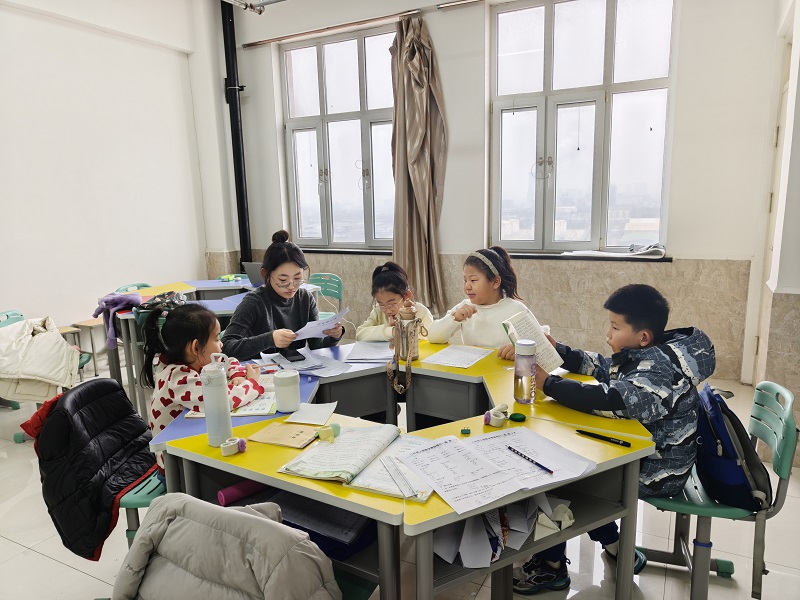 “冬日暖阳·成长伴行” ——校园寒假托管班开启缤纷冬日时光